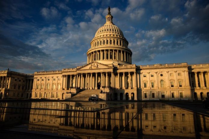Democratas pedem investigação de visita suspeita ao Capitólio um dia antes da invasão