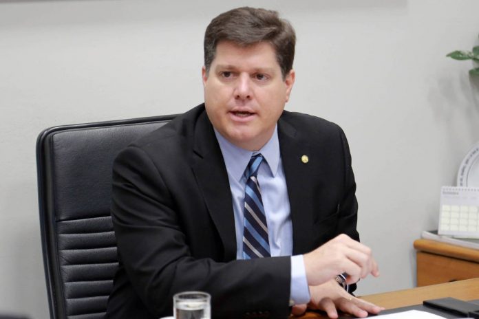 Anvisa reúne secretários para explicar andamento de vacinas, que terão entrada facilitada no país