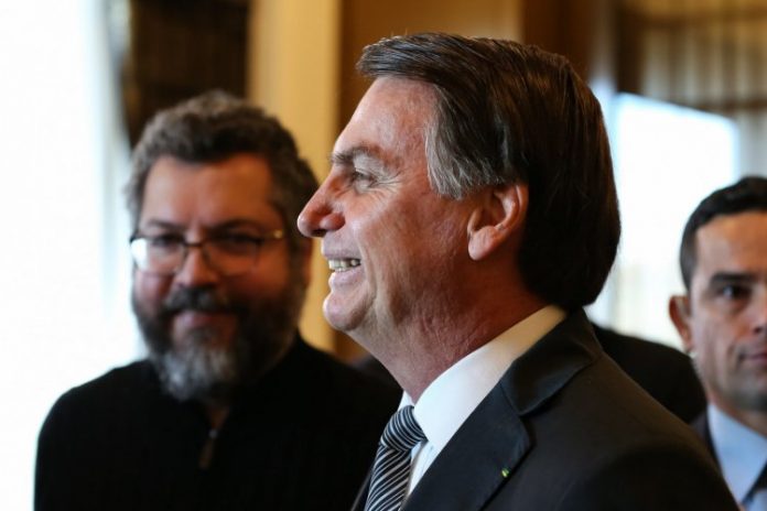 Governadores pedem a Bolsonaro ‘diálogo diplomático’ com China e Índia para acelerar vacinação