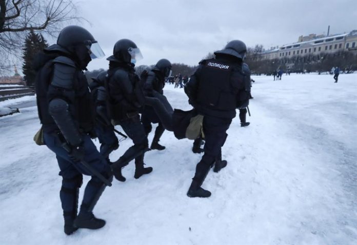 Manifestações contra prisão de Navalny na Rússia têm centenas de pessoas detidas