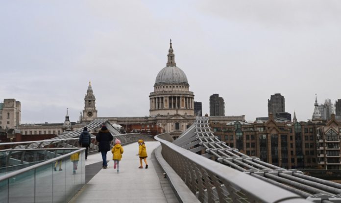 Reino Unido bate recorde e registra 60 mil casos de Covid-19 em 24 horas