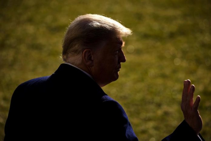 Em últimos dias como presidente, Trump visita muro na fronteira com o México