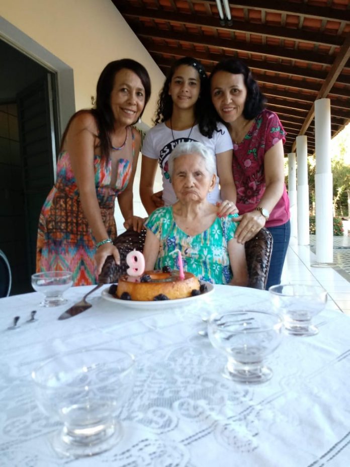 Professora não vê família há um ano por causa da pandemia: ‘2020 foi muito difícil longe de quem amo’