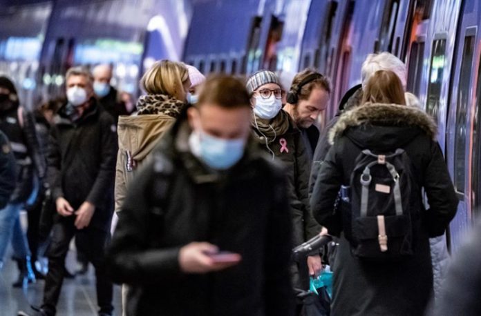 Suécia aprova lei para fechar comércio e suspender transporte coletivo