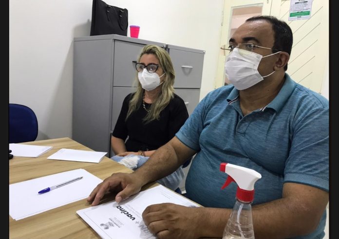 Prefeito Salomão Gomes e secretária Jackeline Gurgel discutem com governo do RN aplicação da vacina contra Covid-19 em Felipe Guerra
