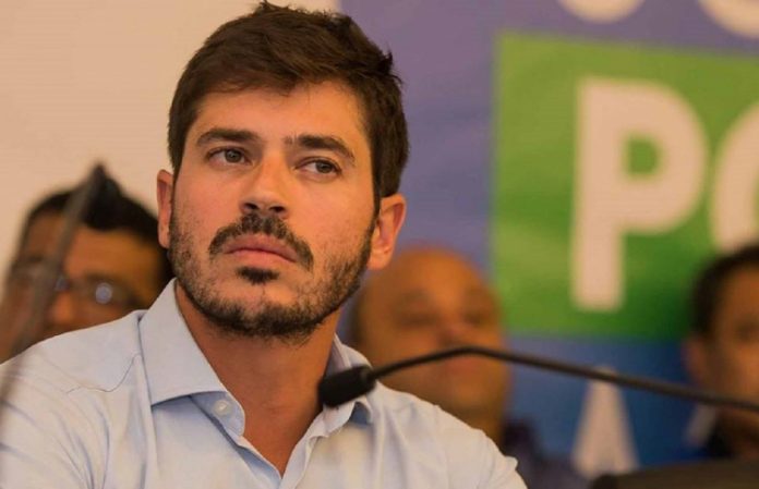 ‘É nocivo para os cofres públicos ter o parlamento e o governo alinhados’, diz deputado Junior Bozzella
