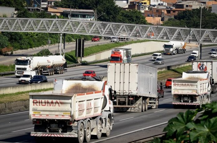 Greve dos caminhoneiros: Associação garante paralisação e estima 70% de adesão a partir desta segunda-feira