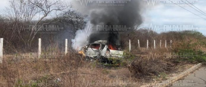 Carro pega fogo e motorista morre queimado na RN 013 sentido Mossoró-Tibau