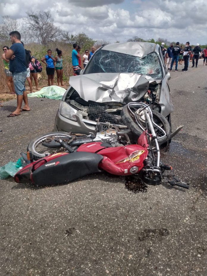 Casal morre em colisão de moto com carro na região Oeste do RN