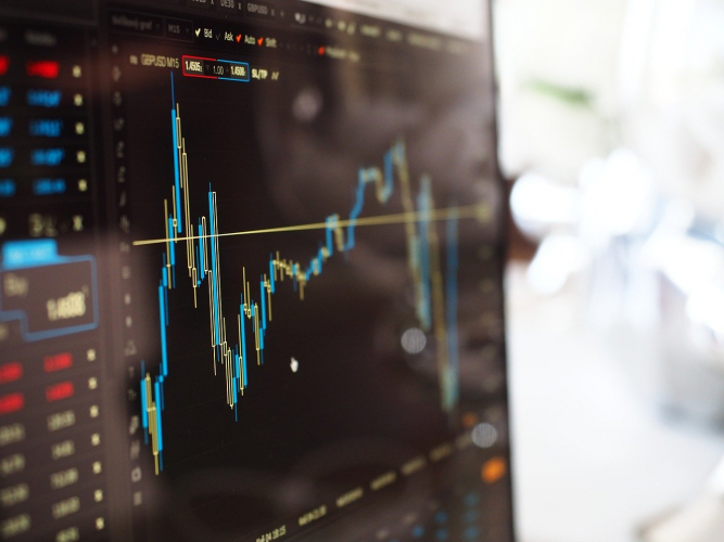 Ibovespa quebra a marca dos 123 mil pontos com otimismo global e vacina