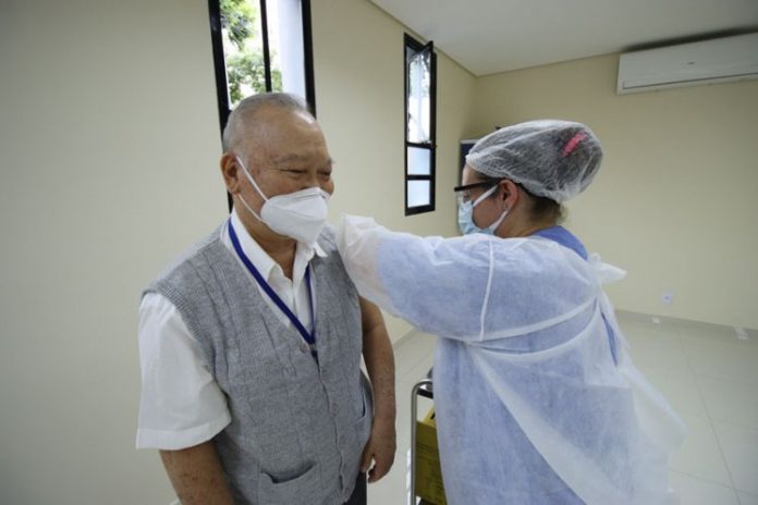 MPF solicita dados à Anvisa e à Fiocruz sobre eficácia da vacina de Oxford em idosos