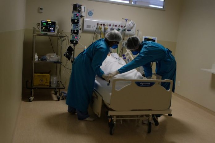 Alta de internações e lotação de hospitais em SP preocupam especialistas