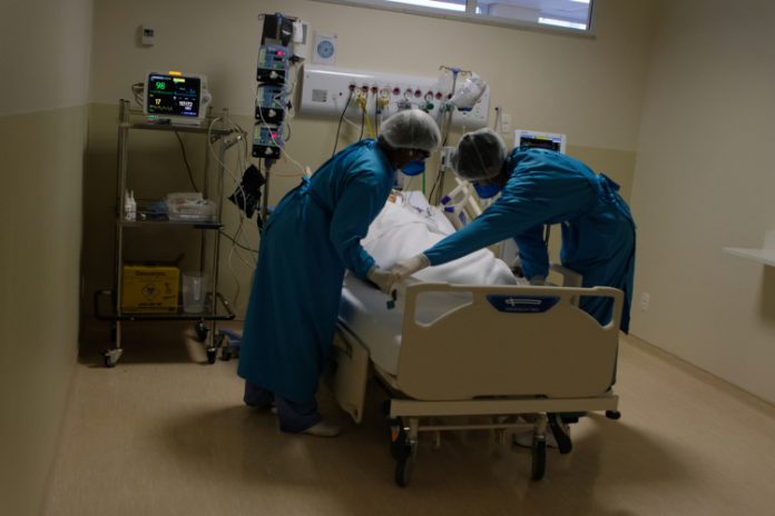 Alta de internações e lotação de hospital em SP preocupam especialistas