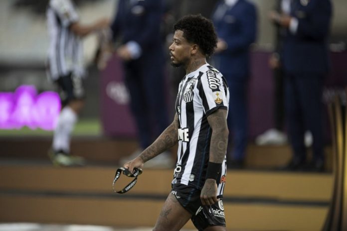 Eleito o melhor da Libertadores, Marinho chora e pede desculpas