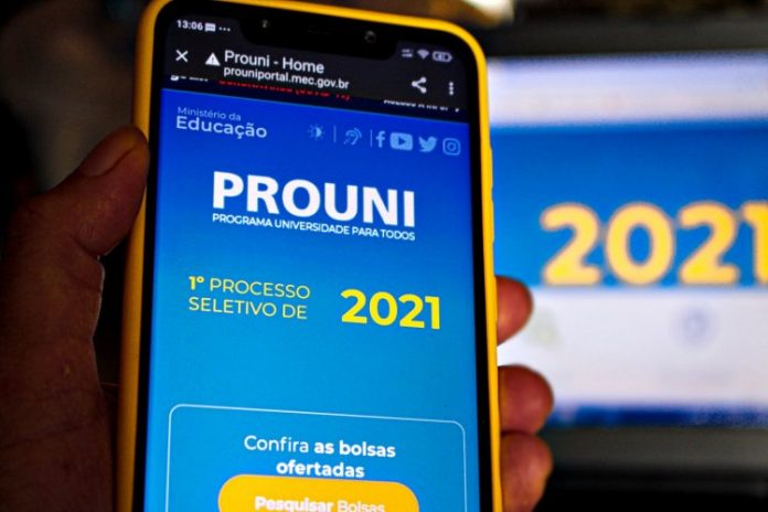 MEC abre inscrições para bolsas do ProUni nesta terça