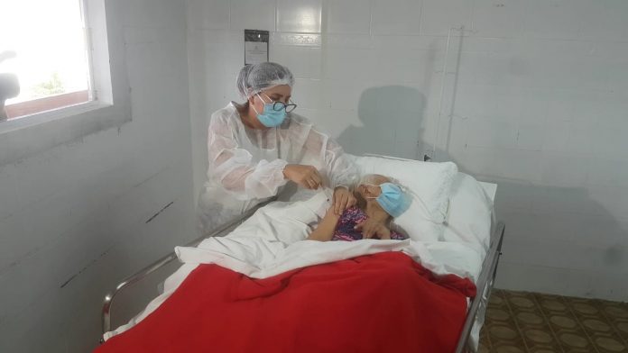 Segundo lote da CoronaVac na PB vai vacinar idosos acima de 80 anos acamados contra a Covid-19