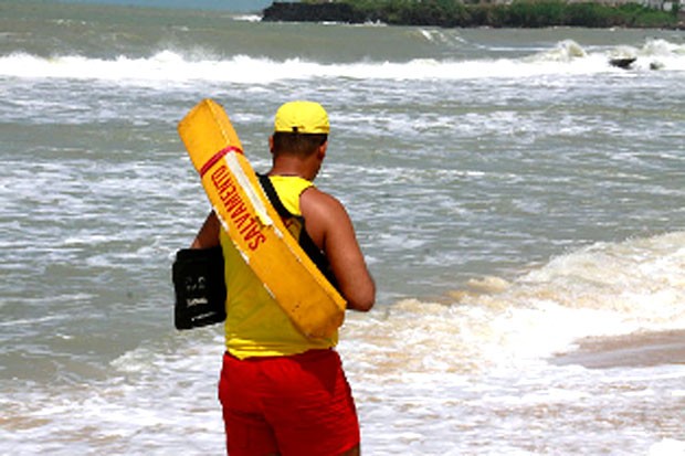 Bombeiros registram aumento de 33% nos salvamentos aquáticos em 2020 no RN; veja praias com mais ocorrências