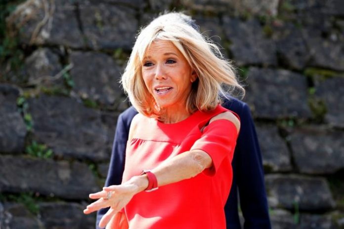 Primeira-dama da França, Brigitte Macron estava com Covid-19 na noite de Natal
