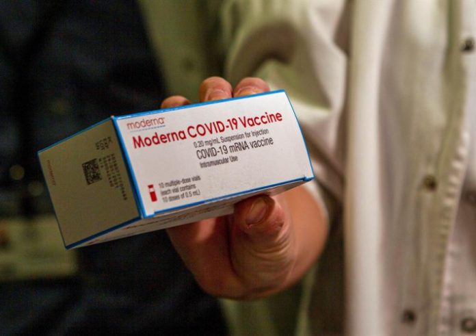 Moderna afirma que sua vacina funciona contra variantes do coronavírus