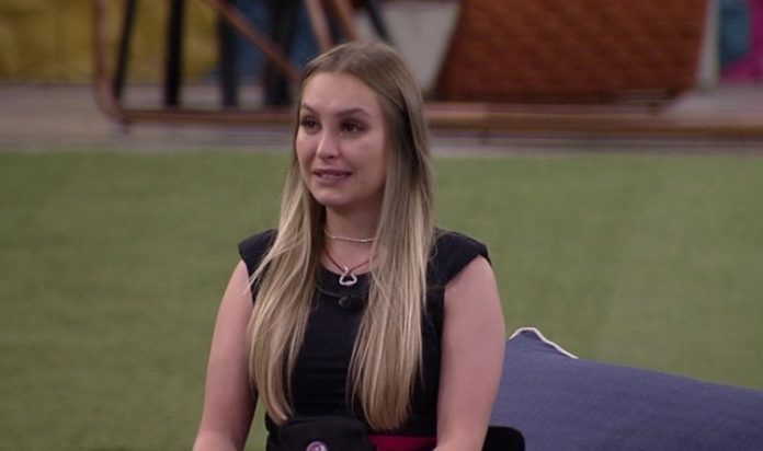 Carla Diaz se irrita com Fiuk no ‘BBB 21’ e abandona conversa sobre comida