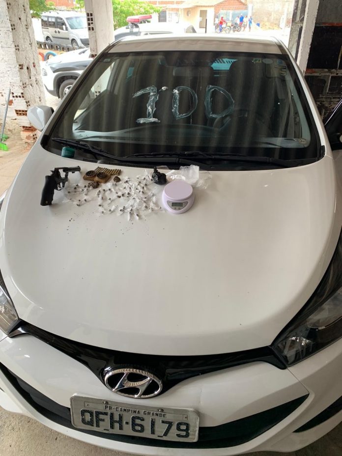 Casal é preso com carro roubado, em Campina Grande