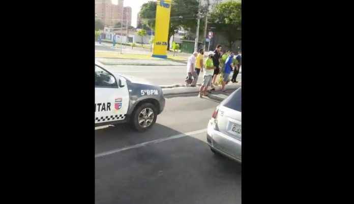 Policial militar mata suspeito de assaltar passageiros em parada de ônibus na Avenida Salgado Filho em Natal