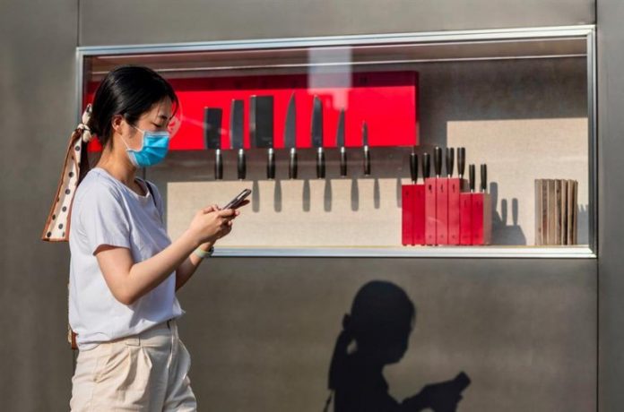 ‘China exporta o vírus e desrespeita contratos’, diz Augusto Nunes sobre impasses na liberação de insumos