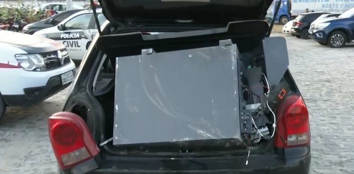 Grupo é preso suspeito de roubar cofre de posto de combustíveis, em João Pessoa