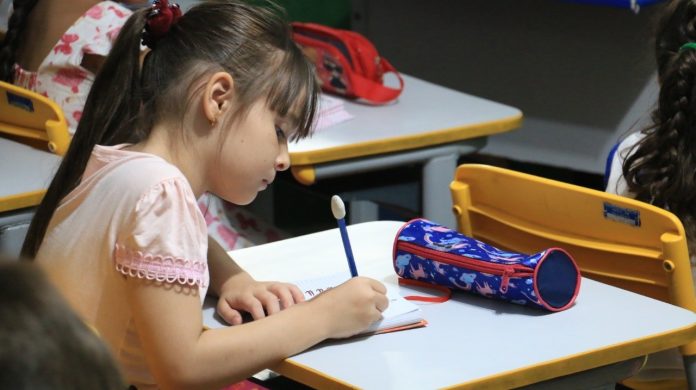 Pesquisa de material escolar em João Pessoa identifica variação de preços dos principais itens