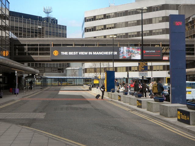 ‘Me sinto em uma prisão’, diz residente brasileiro banido de voo no Reino Unido