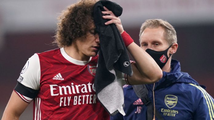 Premier League aprova substituições extras para casos de concussão