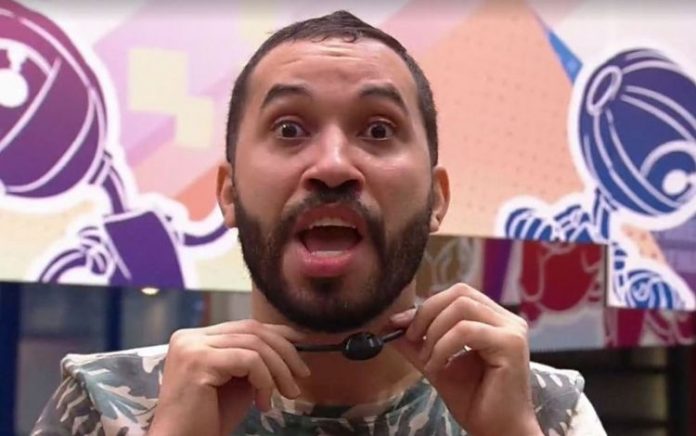 Gilberto bebe demais no ‘BBB 21’, se declara para Fiuk e diz que comprou seguidores