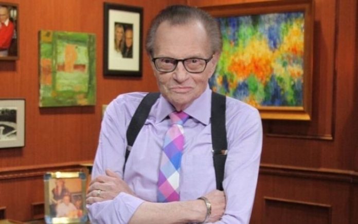Com Covid-19, apresentador Larry King é internado nos Estados Unidos