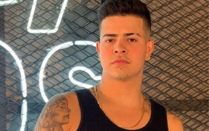 MC Jottapê se envolve em briga ao ir comprar lanches em rede de fast food; assista