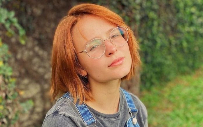 Larissa Manoela se irrita com boatos de gravidez e diz que preocupação devia ser com Manaus