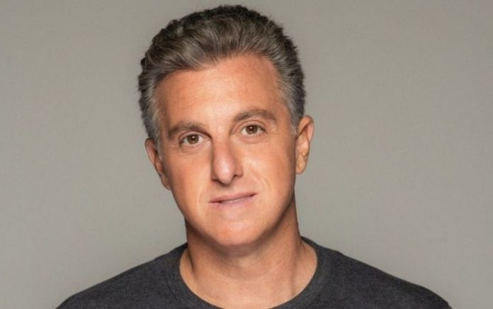 Luciano Huck culpa governo pela situação em Manaus e divulga panelaço