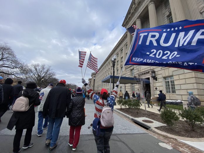 Polícia de Washington confirma quatro mortes durante invasão ao Capitólio