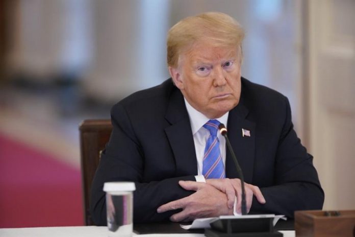 Google, Amazon e Apple retiram suporte à rede social usada por apoiadores de Trump nos EUA