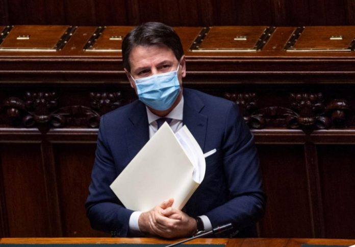 Primeiro-ministro da Itália, Giuseppe Conte renuncia