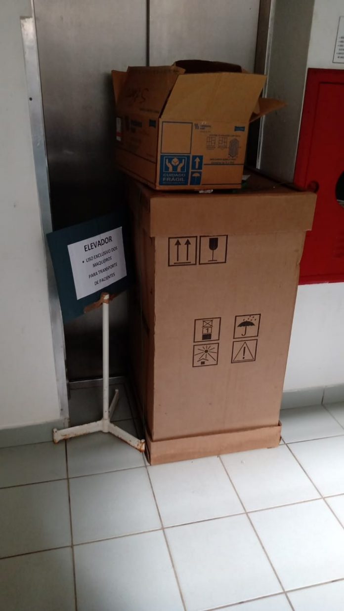 Elevador quebrado causa transtornos a gestantes na maternidade Araken Pinto em Natal