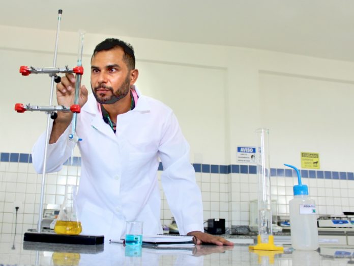 Professor do IFRN desenvolve iogurte em pó e destaca vantagens