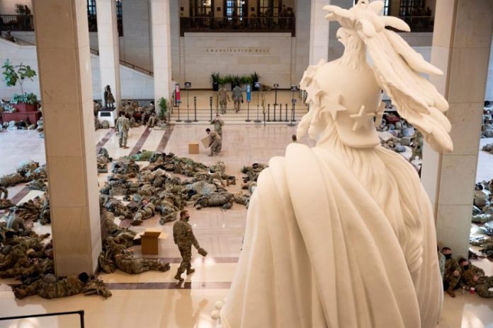 Airbnb cancela reservas em Washington D.C. devido à posse de Biden