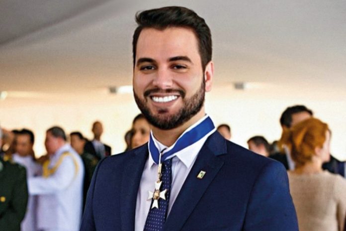 ‘Biden deu continuidade à política externa de Trump, como governo Bolsonaro esperava’, diz Filipe Martins