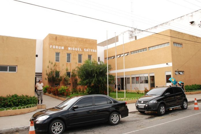 Ex-prefeito é condenado por usar cheque da prefeitura para pagar pensão alimentícia, na PB