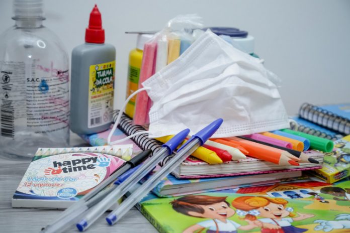 Rede estadual de SP terá até duas aulas presenciais por semana