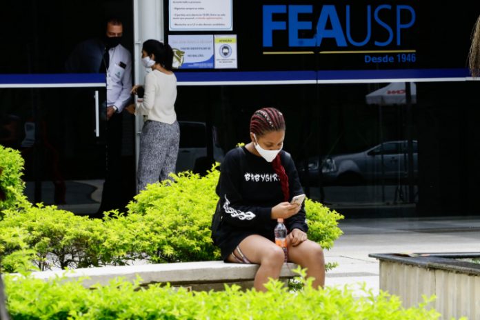 Prova da Fuvest começa neste domingo; confira protocolos contra a Covid-19