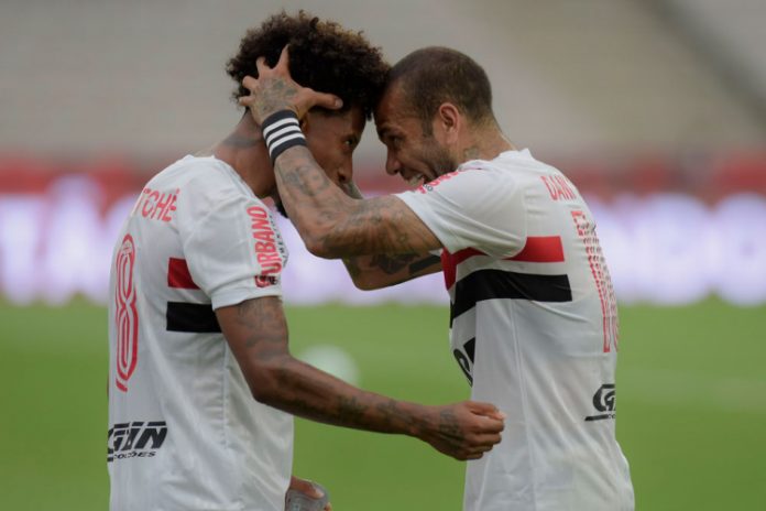 São Paulo empata com Athletico-PR e vê liderança ameaçada