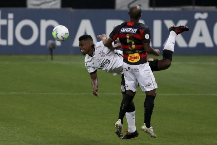 Jemerson torce o joelho e deve ter rara sequência de jogos interrompida no Corinthians