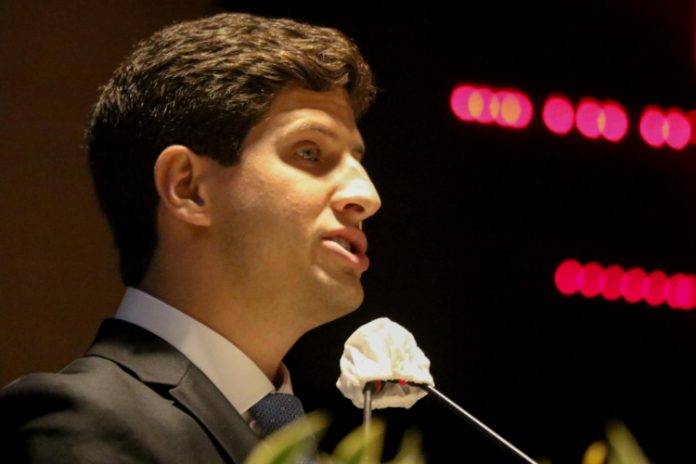 João Campos pede ao Ministério da Saúde inclusão de professores na 1ª fase de vacinação