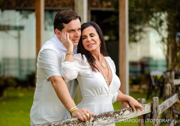 Após receber críticas em perfil do marido, Gretchen rebate: ‘Sou boa de cama’